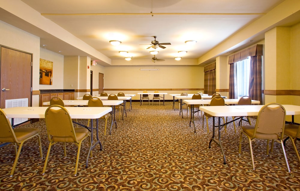 holiday inn express and suites kingsville by ihg