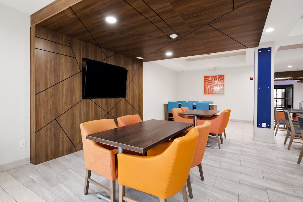 holiday inn express and suites kingsville by ihg