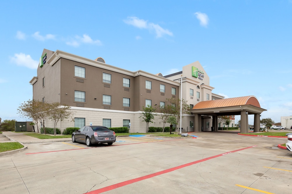holiday inn express and suites kingsville by ihg