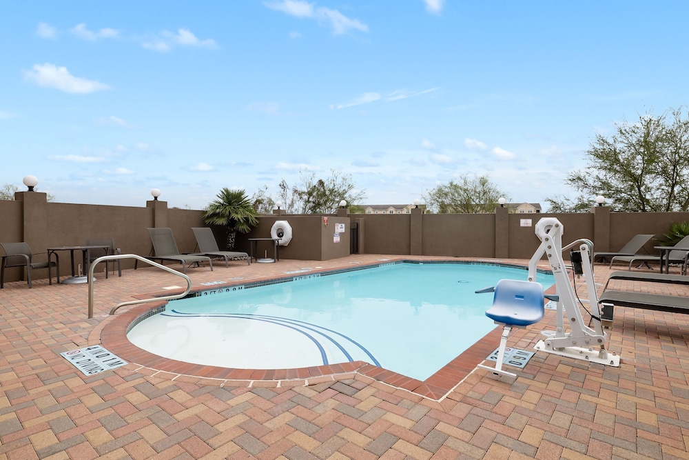 holiday inn express and suites kingsville by ihg