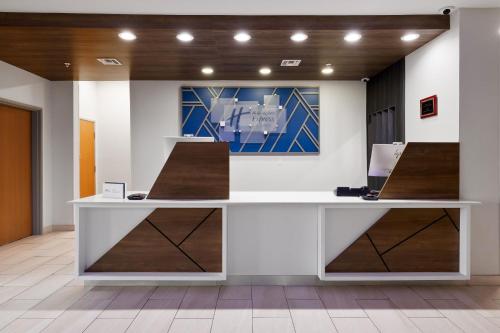 holiday inn express and suites kingsville by ihg