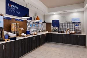holiday inn express and suites kingsville by ihg