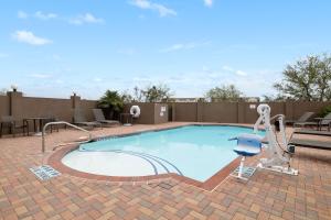 holiday inn express and suites kingsville by ihg