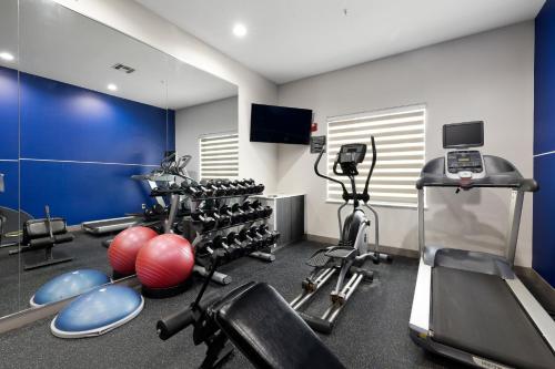 holiday inn express and suites kingsville by ihg