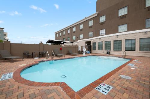 holiday inn express and suites kingsville by ihg