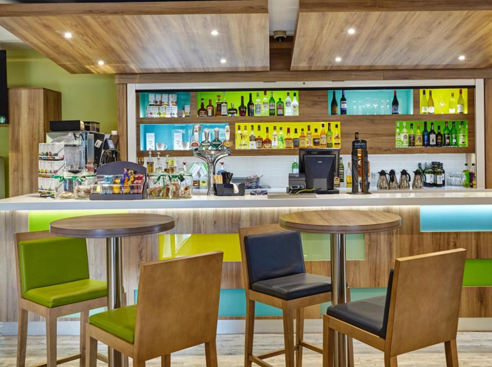 holiday inn cardiff north