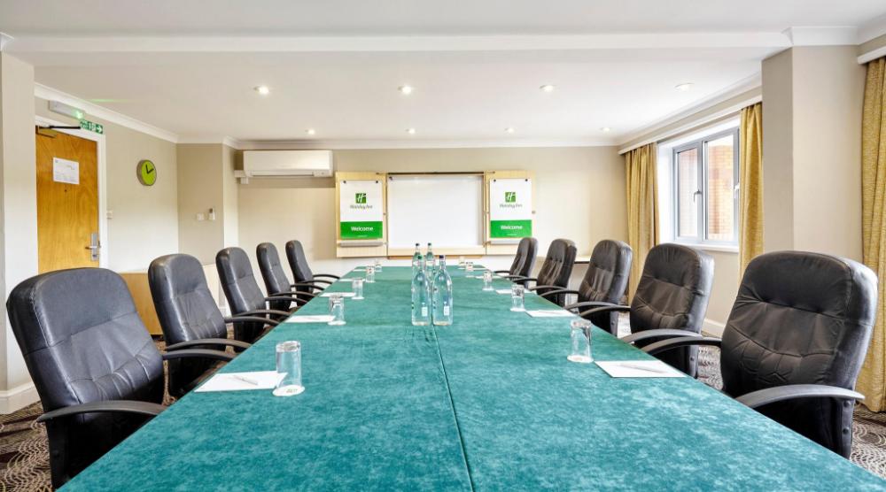 holiday inn cardiff north