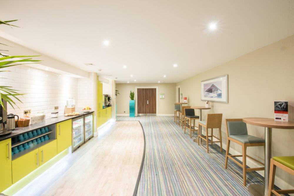 holiday inn cardiff north