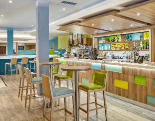 holiday inn cardiff north