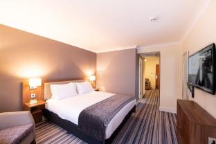 holiday inn cardiff north