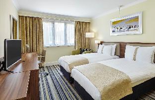 holiday inn cardiff north