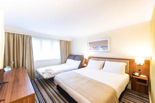 holiday inn cardiff north