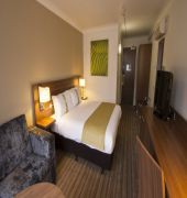 holiday inn cardiff north