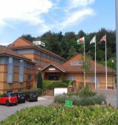holiday inn cardiff north