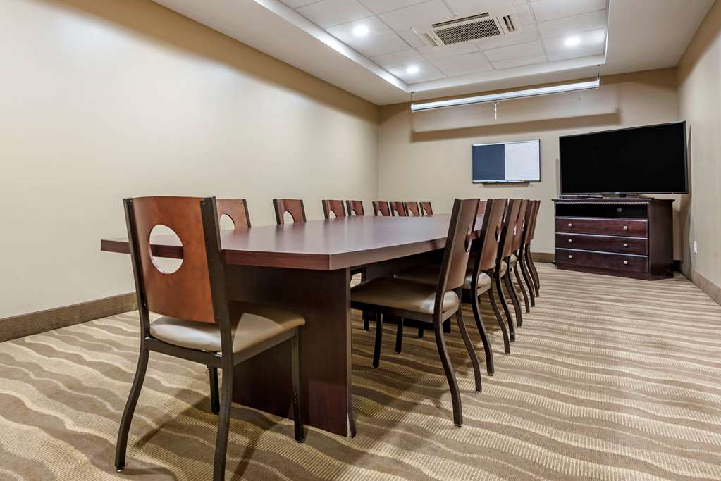 comfort inn and suites farmington victor