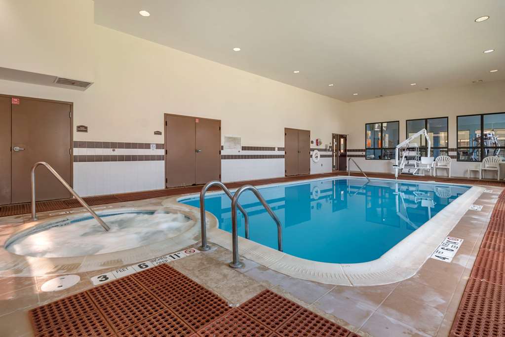 comfort inn and suites farmington victor