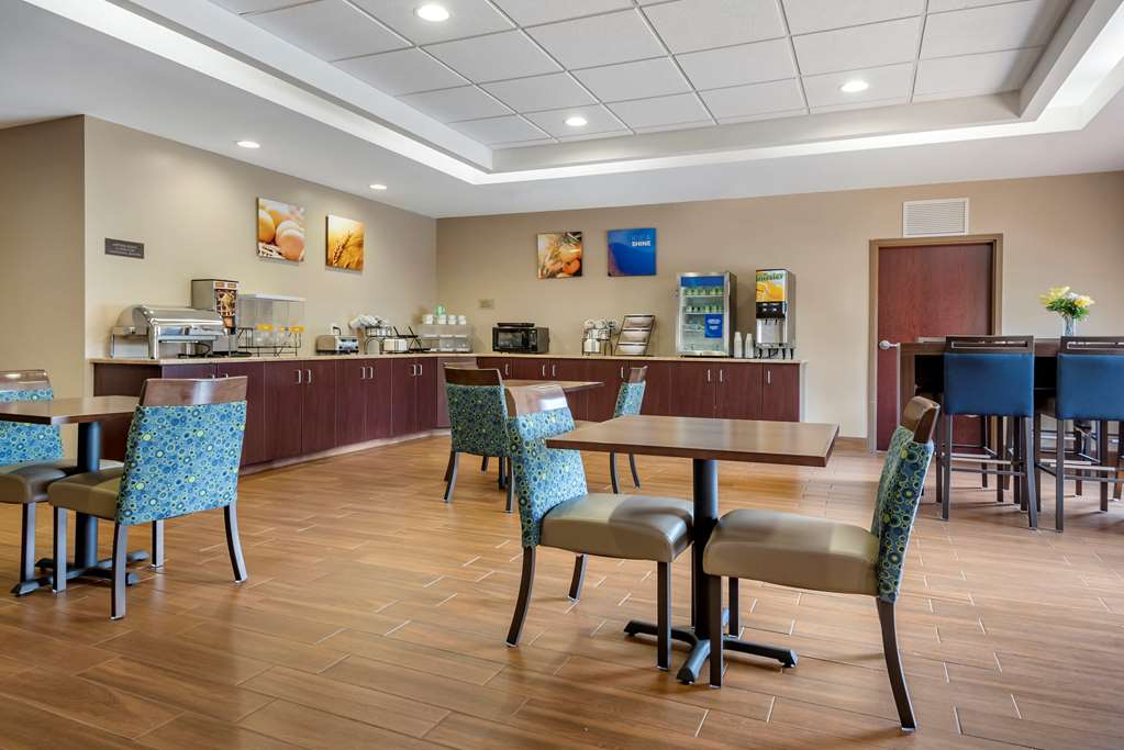 comfort inn and suites farmington victor