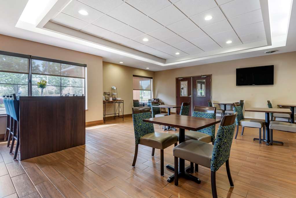 comfort inn and suites farmington victor