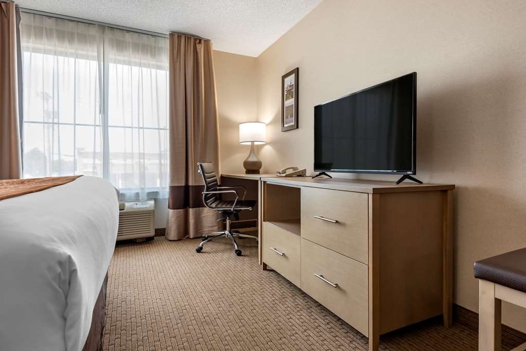 comfort inn and suites farmington victor
