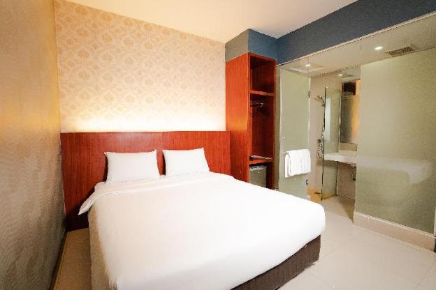 the crew hotel kualanamu international airport