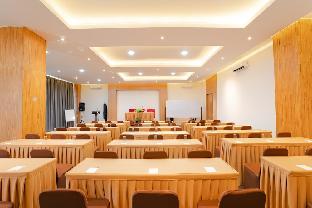 the crew hotel kualanamu international airport