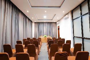 the crew hotel kualanamu international airport