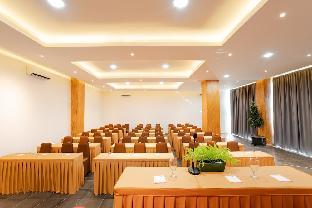 the crew hotel kualanamu international airport