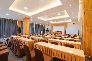 the crew hotel kualanamu international airport