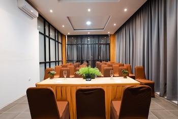 the crew hotel kualanamu international airport