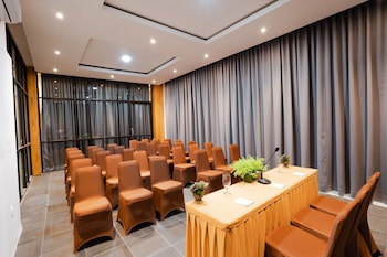the crew hotel kualanamu international airport