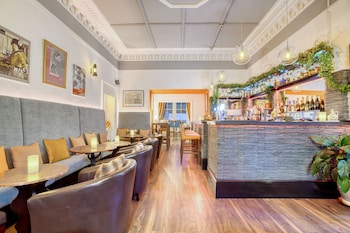 no 32 hotel
