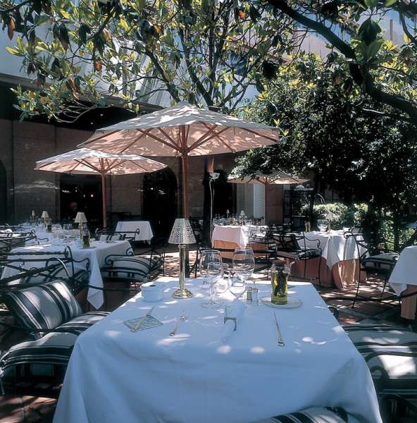 rosewood villa magna