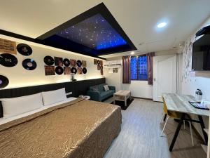 joy garden hotel