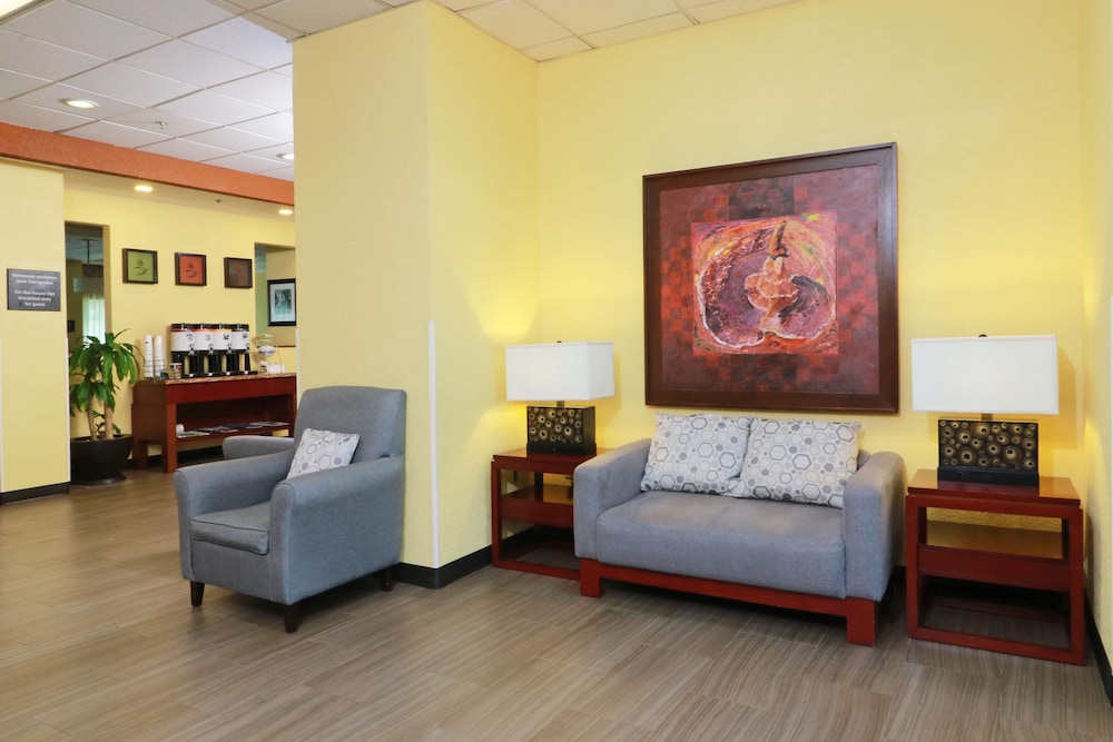 hampton inn by hilton guadalajara aeropuerto