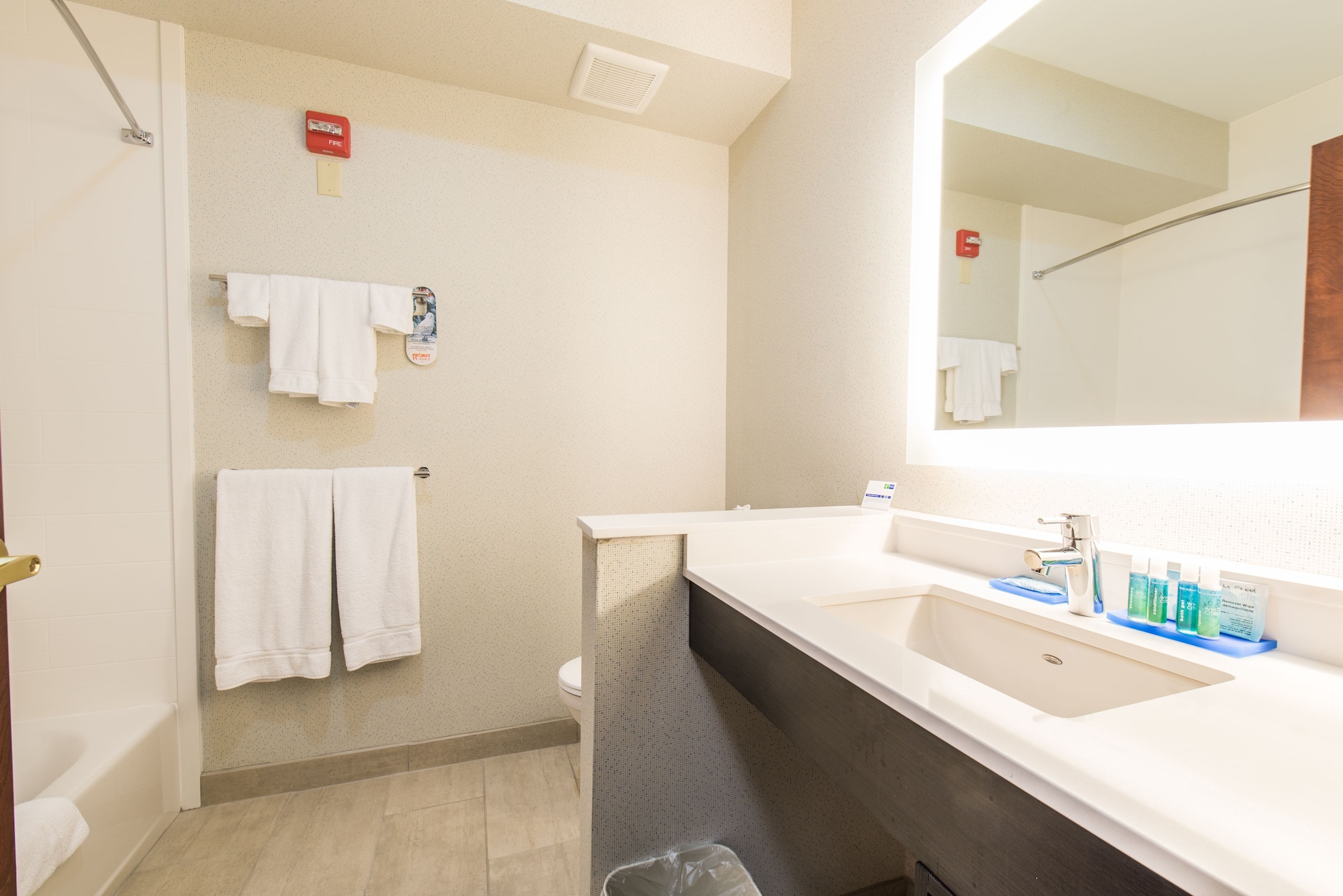 holiday inn express and suites north east erie i 9