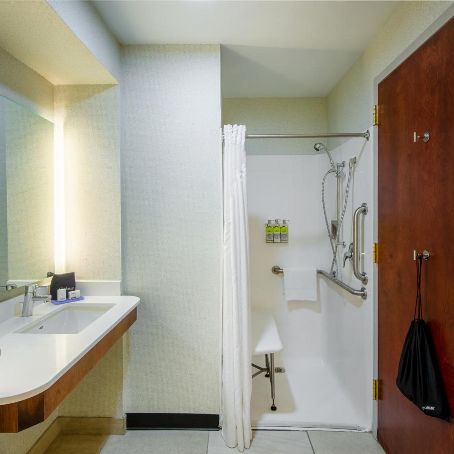 holiday inn express and suites north east erie i 9