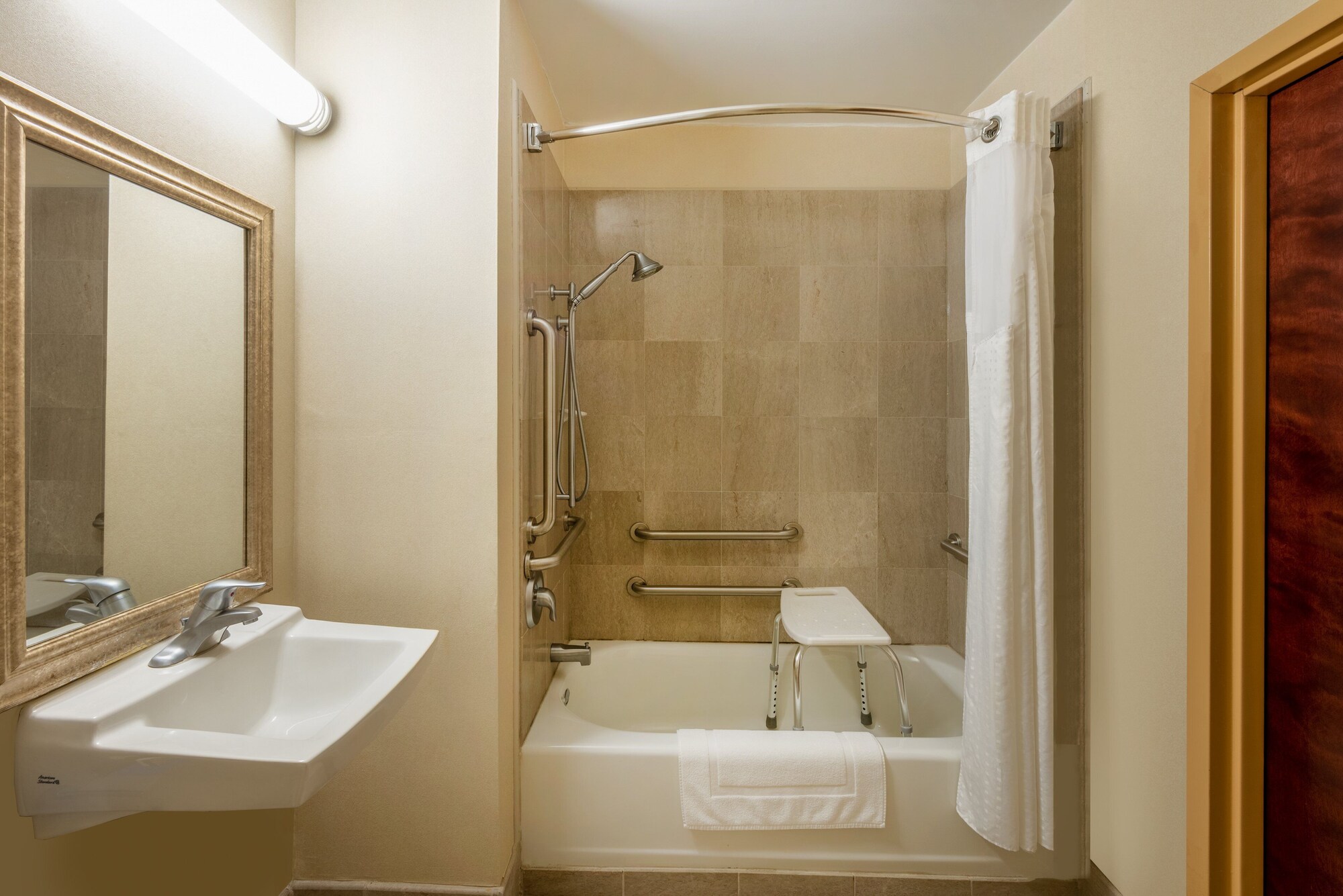 holiday inn express and suites north east erie i 9