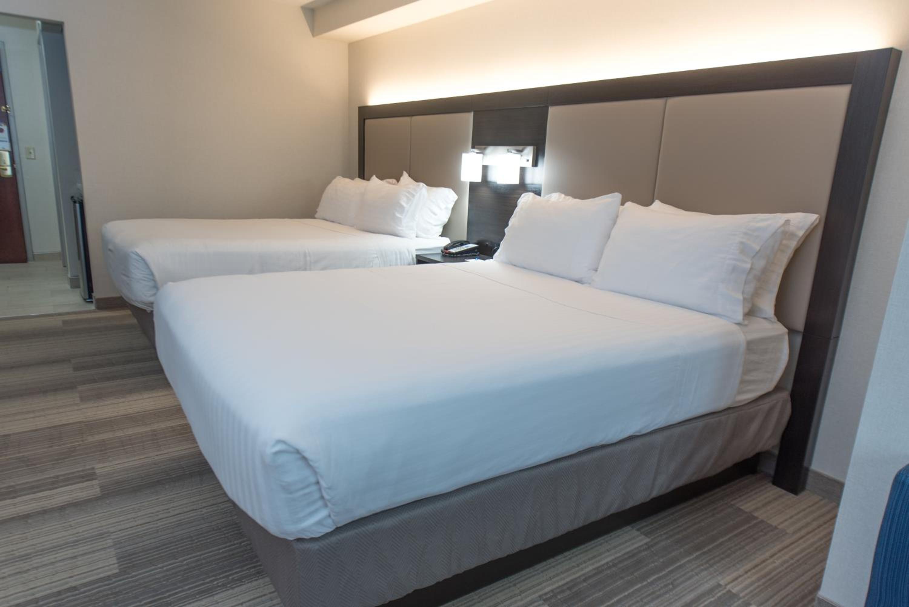 holiday inn express and suites north east erie i 9