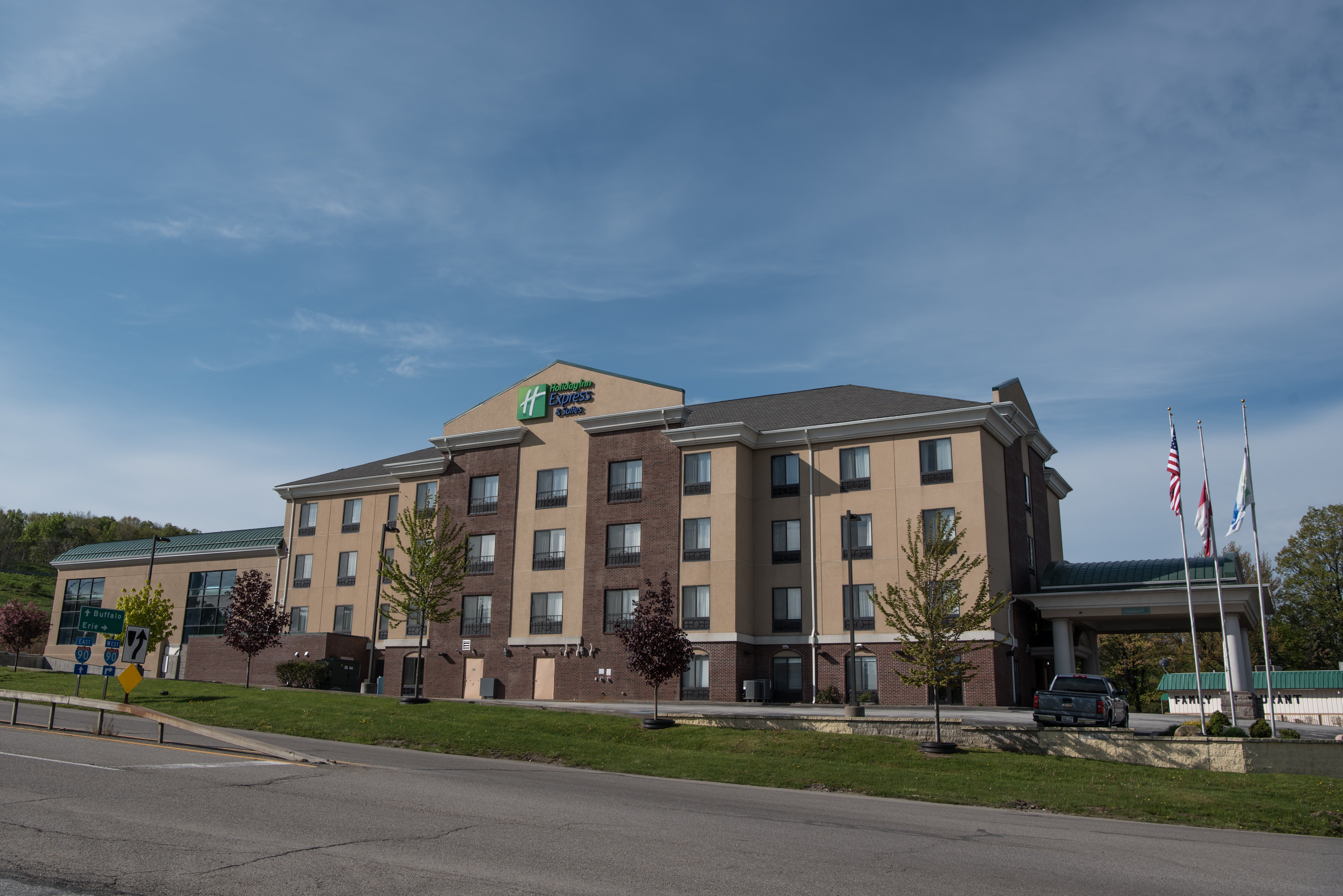 holiday inn express and suites north east erie i 9