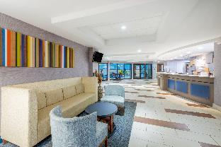 holiday inn express and suites north east erie i 9