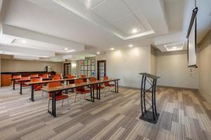 holiday inn express and suites north east erie i 9