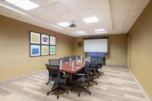 holiday inn express and suites north east erie i 9