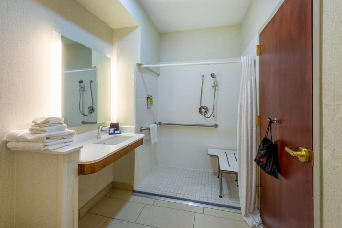holiday inn express and suites north east erie i 9