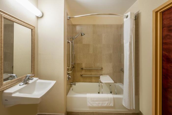 holiday inn express and suites north east erie i 9