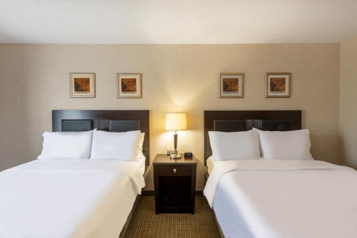 holiday inn express and suites north east erie i 9