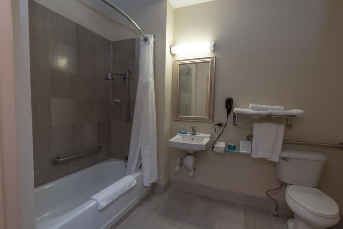 holiday inn express and suites north east erie i 9