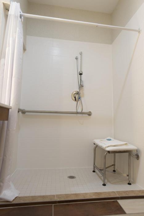 holiday inn express and suites north east erie i 9
