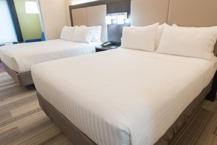 holiday inn express and suites north east erie i 9