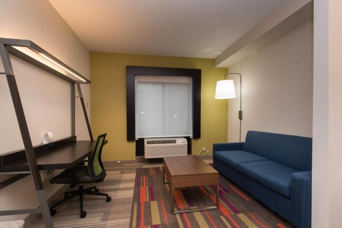 holiday inn express and suites north east erie i 9