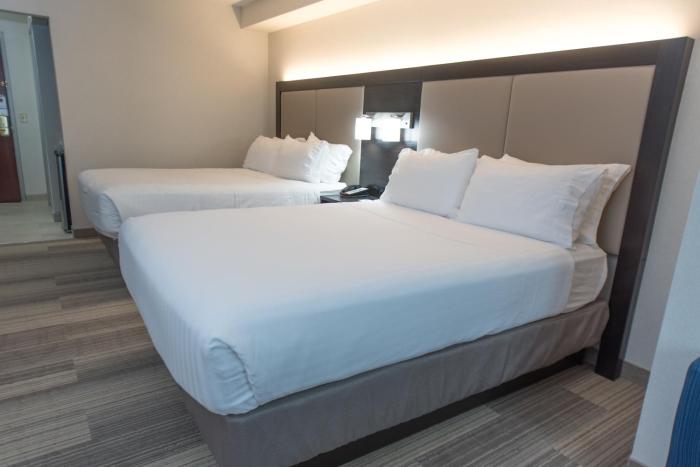 holiday inn express and suites north east erie i 9